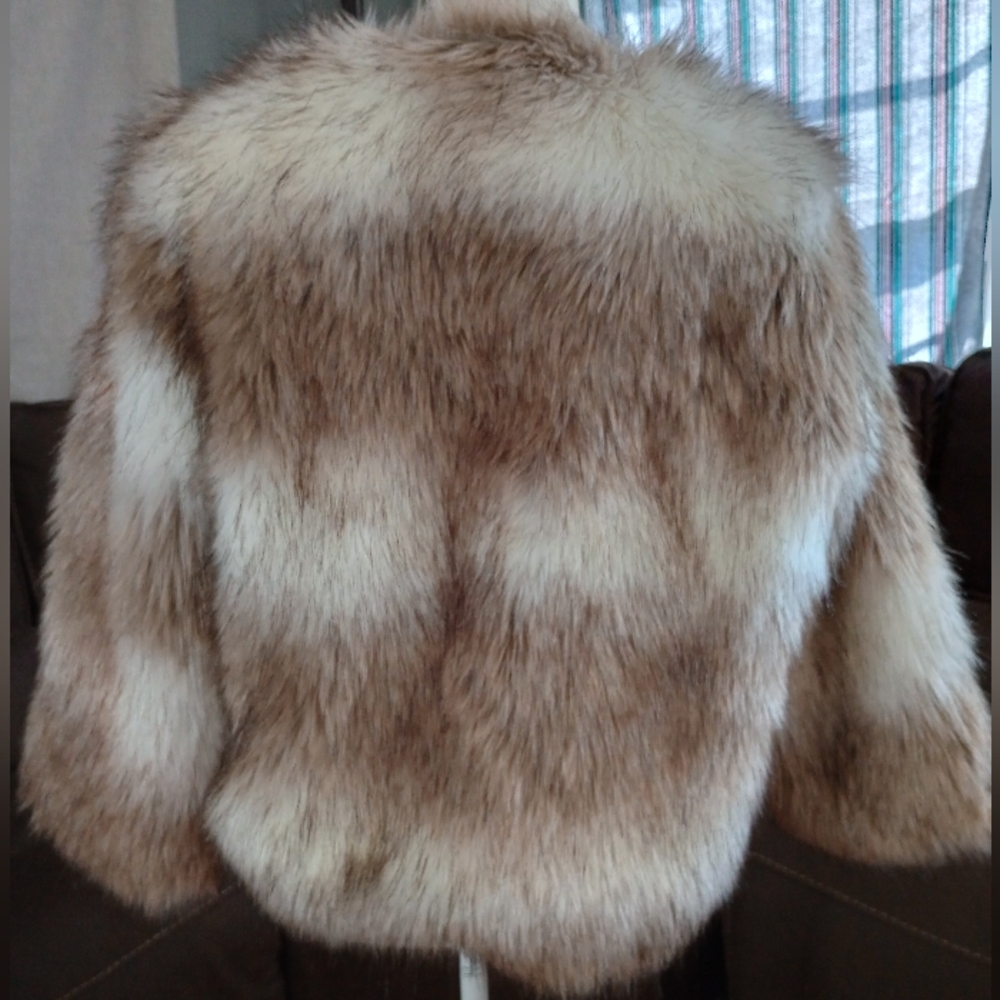 Victoria's Secret faux fur coat - Picture 3 of 9